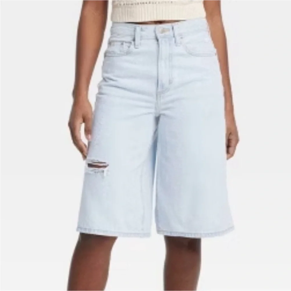 Universal Thread High Rise Long Short Light Wash Distressed Denim Women Size 14R